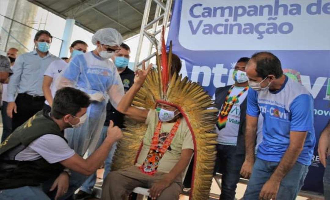 Cacique foi o primeiro a receber a vacina anticovid em Cruzeiro do Sul 